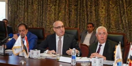 «الجبهة
      الوطنية»
      يطالب
      بإعادة
      النظر
      فى
      القيمة
      الإيجارية
      وتأجيل
      "الفترة
      الانتقالية" - تكنو بلس