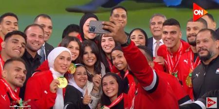 بحضور
      طاهر
      أبو
      زيد:
      أمانة
      الرياضة
      بحزب
      الجبهة
      الوطنية
      تصرف
      1.5
      مليون
      جنيه
      لأبطال
      الجودو - تكنو بلس