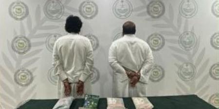 الشرقية..
القبض
على
شخصين
لترويجهما
10
كيلوجرامات
من
الحشيش
المخدر - تكنو بلس