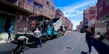 محافظ الإسماعيلية يتابع إنشاء طريق الحمادات السحارة بأبو عطوة