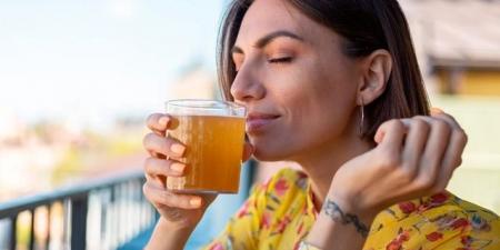 شاي الكومبوتشا: مشروب الجمال لبشرة نضرة من الداخل! - تكنو بلس