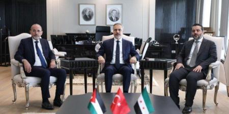 الاجتماع
      الثلاثي
      في
      أنقرة:
      دعم
      لدمشق
      ومطالبات
      برفع
      العقوبات
      ومواجهة
      العدوان
      الإسرائيلي - تكنو بلس