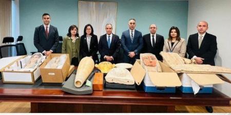 مصر
      تستعيد
      25
      قطعة
      أثرية
      ثمينة
      من
      أمريكا - تكنو بلس
