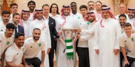 الأمير
      محمد
      بن
      سلمان
      يستقبل
      فريق
      الأهلي
      السعودي - تكنو بلس
