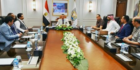 محافظ
جنوب
سيناء
يلتقي
وفد
حزب
الجبهة
الوطنية
بالمحافظة - تكنو بلس
