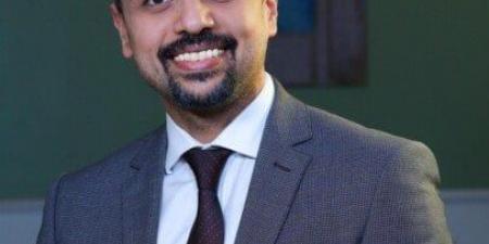 طبيب
      مصري
      ينجح
      في
      استئصال
      121
      ورمًا
      ليفيًا
      من
      رحم
      شابة
      سودانية
      دون
      استئصال
      الرحم - تكنو بلس