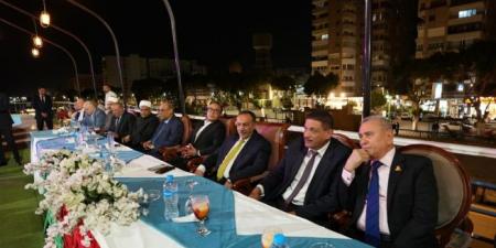 محافظ
أسيوط
يشهد
حفل
زفاف
فتاة
يتيمة - تكنو بلس