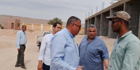 رئيس
مركز
البداري
يتفقد
الأعمال
الإنشائية
بسوق
عرب
مطير - تكنو بلس