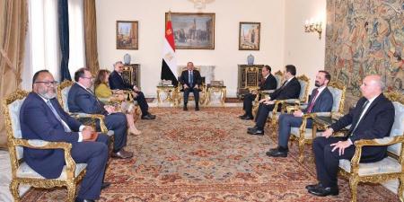 المتحدث
الرئاسي
ينشر
صور
استقبال
الرئيس
السيسي
لـ
كبير
مستشاري
الرئيس
الأمريكي
للشئون
العربية - تكنو بلس