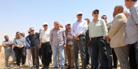 وزير
الرى
ومحافظ
أسوان
يتفقدان
مشروع
"
سيل"
بقرى
وادىالصعايدة - تكنو بلس
