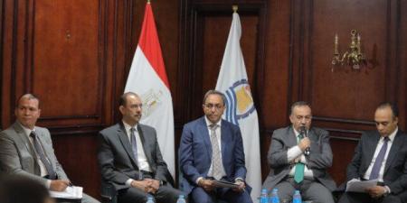 ورشة
      عمل
      موسعة
      بقنا
      لمناقشة
      تقييم
      التكتلات
      الاقتصادية
      ضمن
      برنامج
      تنمية
      صعيد
      مصر - تكنو بلس