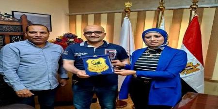 رئيس
جهاز
مدينة
السويس
تُكرِّم
عددًا
من
العاملين
المتميزين - تكنو بلس