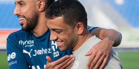 لاعبو الهلال يحتفلون بتجديد سالم الدوسري على طريقتهم - تكنو بلس