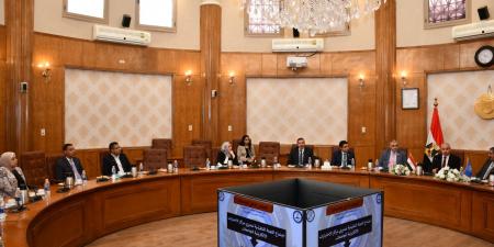 جامعة
      قناة
      السويس
      تستضيف
      اجتماع
      اللجنة
      التنفيذية
      للاختبارات
      الإلكترونية
      بمشاركة
      27
      جامعة
      مصرية - تكنو بلس
