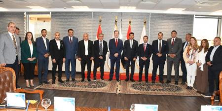 وزير
الشباب
يبحث
التعاون
مع
السفير
الإسباني
وممثلي
نادي
فياريال - تكنو بلس