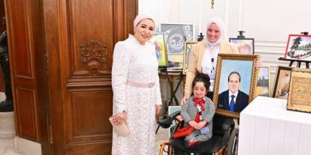 محافظ
      الغربية
      يشيد
      بالطالبة
      حبيبة
      ويؤكد:
      فخورون
      بنموذجها
      المُلهِم - تكنو بلس