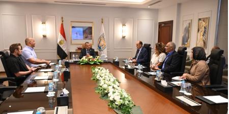 مبارك
يلتقي
وكلاء
شركات
السياحة
والسفر
الإنجليزية
بشرم
الشيخ - تكنو بلس