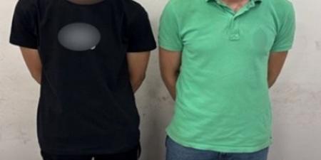 تفاصيل
فيديو
قيام
عامل
بإشهار
سلاح
أبيض
خلال
مشاجرة
مع
عملائه
بأحد
المطاعم
بالقاهرة - تكنو بلس