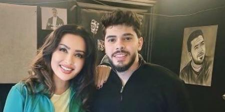لطيفة
مع
الشاعر
محمد
الشافعي
بثلاث
أغنيات
في
ألبومها
القادم - تكنو بلس