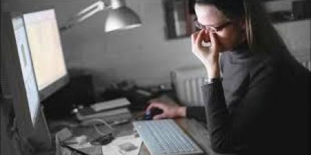 شاشاتك
كتير؟
نصائح
لحماية
عيونك
من
أضرار
الكمبيوتر - تكنو بلس