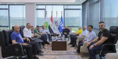 أبوريدة
      يبحث
      برنامج
      المنتخب
      الوطنى
      لكأس
      العرب
      مع
      الجهاز
      الفني - تكنو بلس