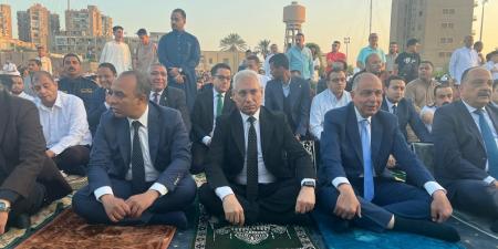 محافظ
المنيا
يؤدي
صلاة
عيد
الأضحى
وسط 
المواطنين
بكورنيش
النيل - تكنو بلس