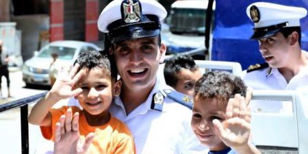 «بيصبح
      علينا
      العيد»..
      الداخلية
      تُشارك
      المواطنين
      الاحتفال
      بعيد
      الأضحى
      المبارك
      (فيديو) - تكنو بلس