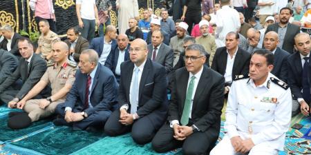 محافظ
الجيزة
يؤدي
صلاة
عيد
الأضحى بساحة
مسجد
مصطفى
محمود  - تكنو بلس