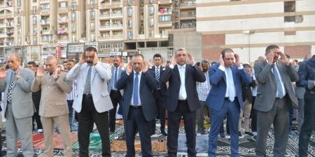 محافظ
أسيوط
يؤدي
صلاة
عيد
الأضحى
بساحة
أرض
الملاعب - تكنو بلس