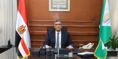 المحافظ يؤدى الصلاة ويهنئ المواطنين من مسجد مصطفى محمود - تكنو بلس