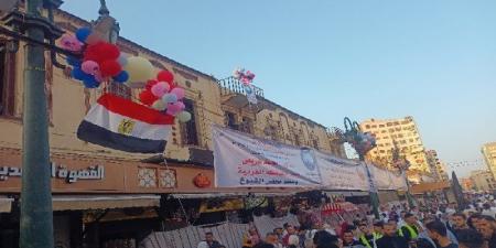 الآلاف
      يؤدون
      صلاة
      عيد
      الأضحى
      بالمسجد
      الأحمدي
      في
      طنطا
      بحضور
      محافظ
      الغربية - تكنو بلس