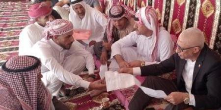 محافظ شمال سيناء يشارك أهالى وسط سيناء فرحة عيد الأضحى ويستجيب لمطالبهم