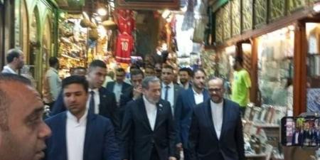 وزير الخارجية الإيراني يزور خان الخليلي ويصلي المغرب بالحسين - تكنو بلس