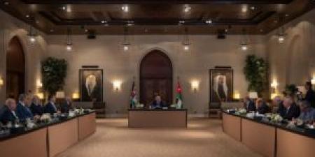 الحاضرون
      للقاء
      الملك
      "تطورات
      المنطقة"
      ..
      اسماء - تكنو بلس