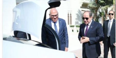 الرئيس السيسى يتفقد عددا من سيارات "سيتروين C4X" المصنّعة محليًا.. فيديو - تكنو بلس