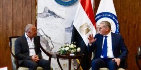 مصر:
      وزير
      البترول
      يبحث
      مع
      مجموعة
      السويدى
      إليكتريك
      تعزيز
      التعاون
      المشترك - تكنو بلس