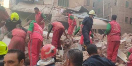 مصر..
      5
      أسر
      تحت
      الركام
      وعمليات
      البحث
      عن
      ناجين
      مستمرة
      بعد
      انهيار
      عقارين
      بحدائق
      القبة - تكنو بلس