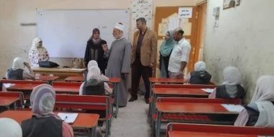 رئيس منطقة سوهاج الأزهرية يتفقد امتحانات المهام الأدائية للمرحلة الابتدائية