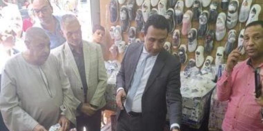 حملات تفتيش مكثفة على الأسواق والمحال التجارية بالعريش وإعدام مواد غذائية فاسدة