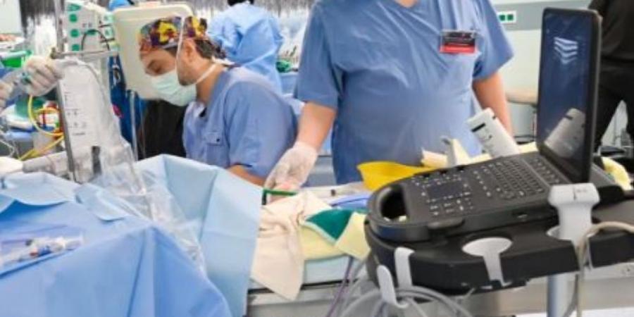 نجاح فصل التوأمين الطفيليين المصريين بعد جراحة استغرقت 8 ساعات - تكنو بلس
