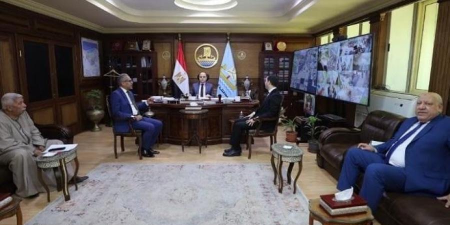 محافظ
      كفرالشيخ
      يناقش
      مع
      نواب
      البرلمان
      ملفات
      التنمية
      والخدمات
      لحل
      مشاكل
      الدوائر
      وتحقيق
      جودة
      الحياة - تكنو بلس