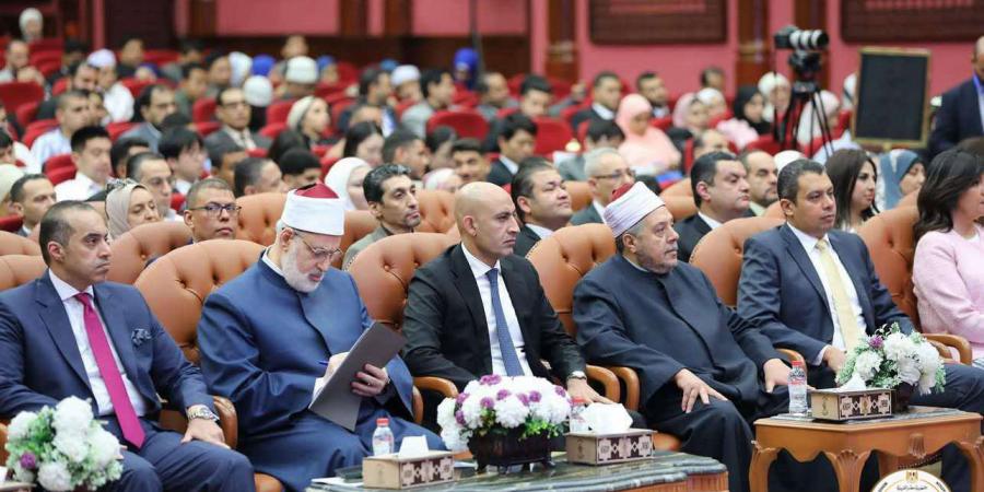 المستشار
      محمود
      فوزي
      يشارك
      في
      الجلسة
      الأولى
      لمنتدى
      اسمع
      اتكلم..
      ويؤكد:
      تعزيز
      ثقافة
      فعل
      الخير
      في
      المجتمع
      يسهم
      بشكل
      كبير
      في
      تجاوز
      الأزمات
      الاقتصادية
      والاجتماعية - تكنو بلس