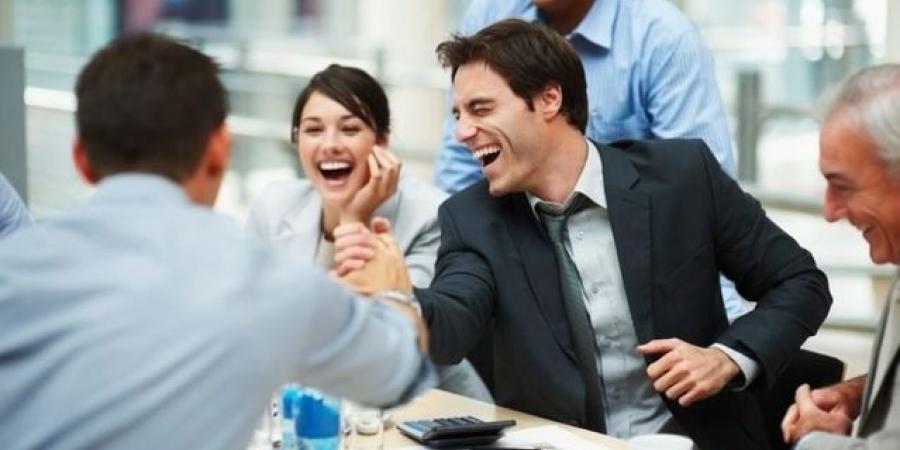 كيف يؤثر الضحك على صحتنا الجسدية والنفسية؟ - تكنو بلس