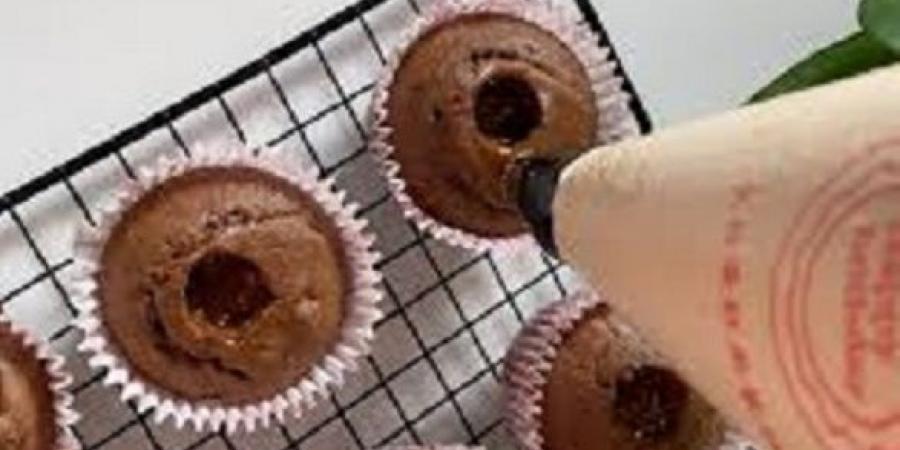 كب
كيك
الشبكولاتة
المحشي
بالكراميل
..
متعة
غنية
في
كل
قضمة - تكنو بلس