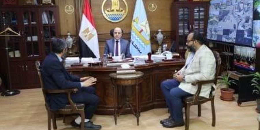 محافظ كفر الشيخ يناقش جهود حماية السواحل ويعلن توفير المنتجات بأسعار مخفضة