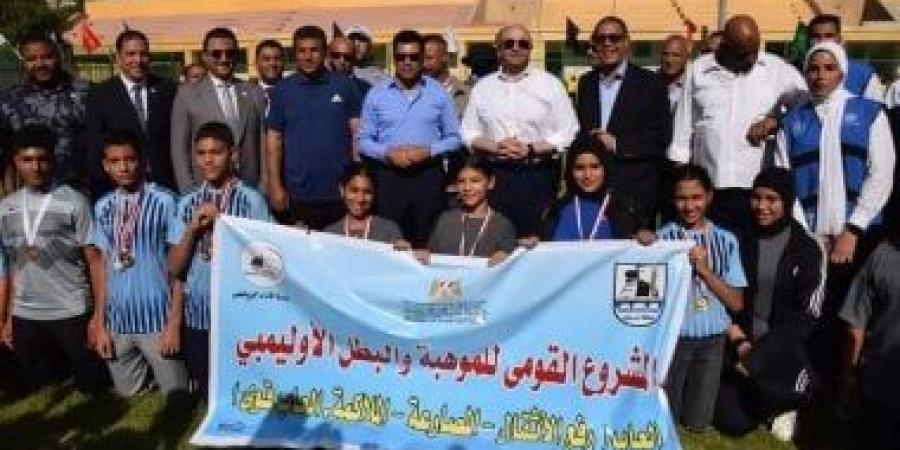 محافظ بنى سويف ووزير الشباب يفتتحان مبنى الخدمات والأنشطة بنادى الشبان المسلمين