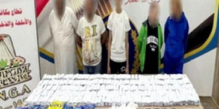 ضبط
تشكيلين
أجنبيين
استخلصا
مادة
فعالة
من
عقار
طبى
تستخدم
بتصنيع
الآيس - تكنو بلس