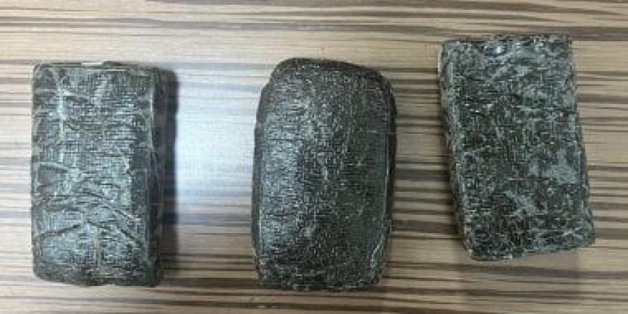 ضبط راكب أجنبى بحوزته ٣٠٠ جرام حشيش وحبوب مخدرة