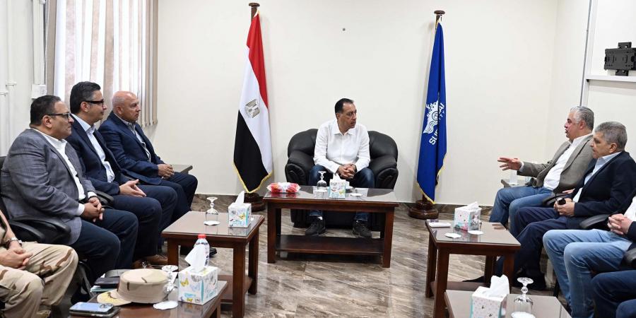 مدبولي:
تطوير
المواني
ركيزة
أساسية
لتعزيز
تنافسية
الاقتصاد
الوطني - تكنو بلس
