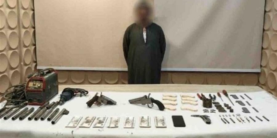 حول
محل
سكنه
إلى
ورشة
لتصنيع
الأسلحة
النارية
فى
مدينة
بدر - تكنو بلس